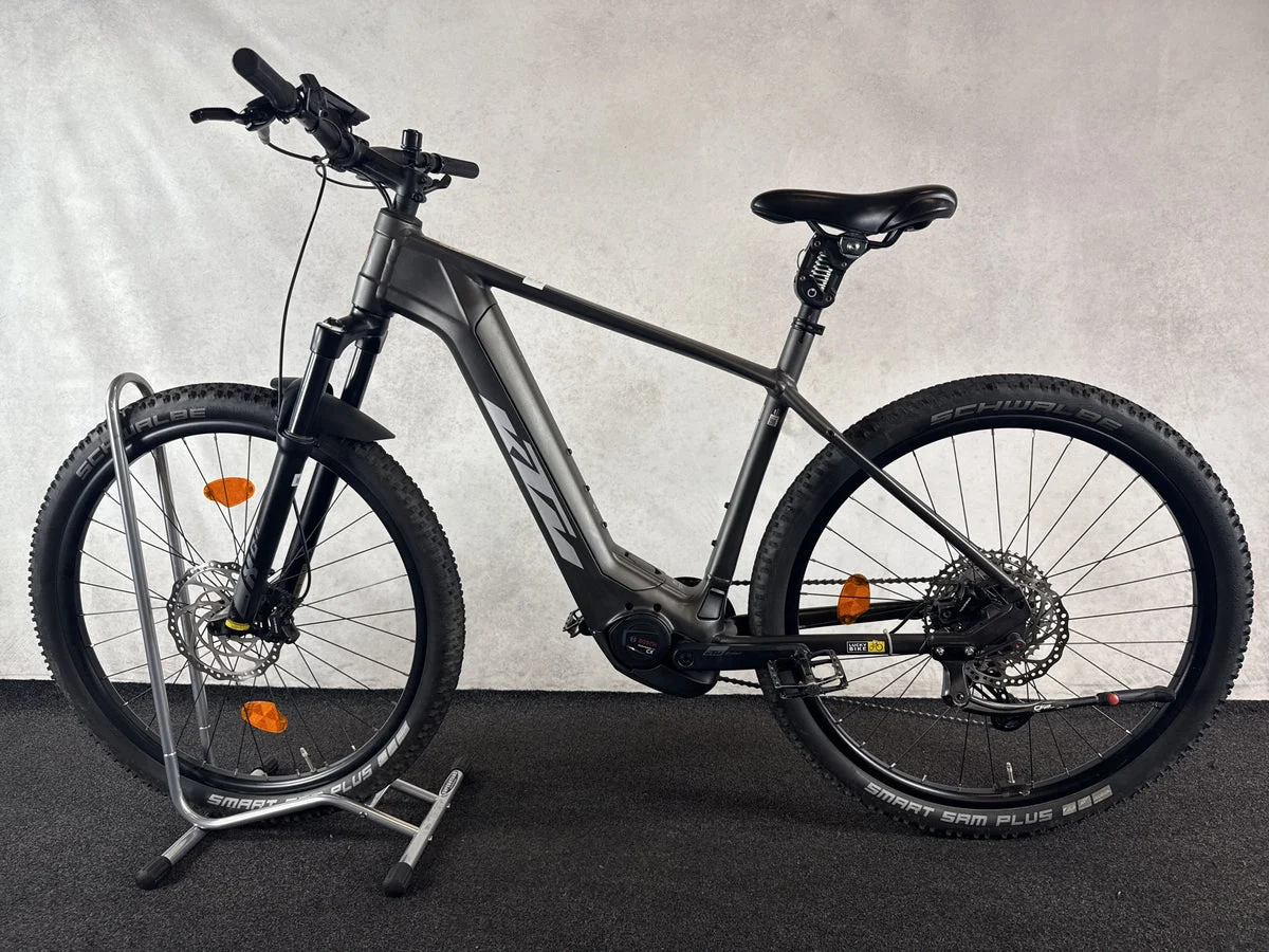 KTM Macina Team 2023, Seitenansicht