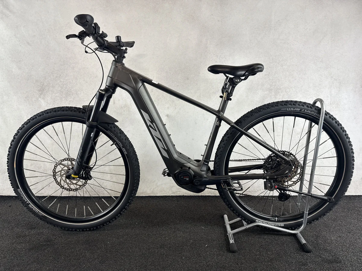 KTM Macina Team 2023, Seitenansicht