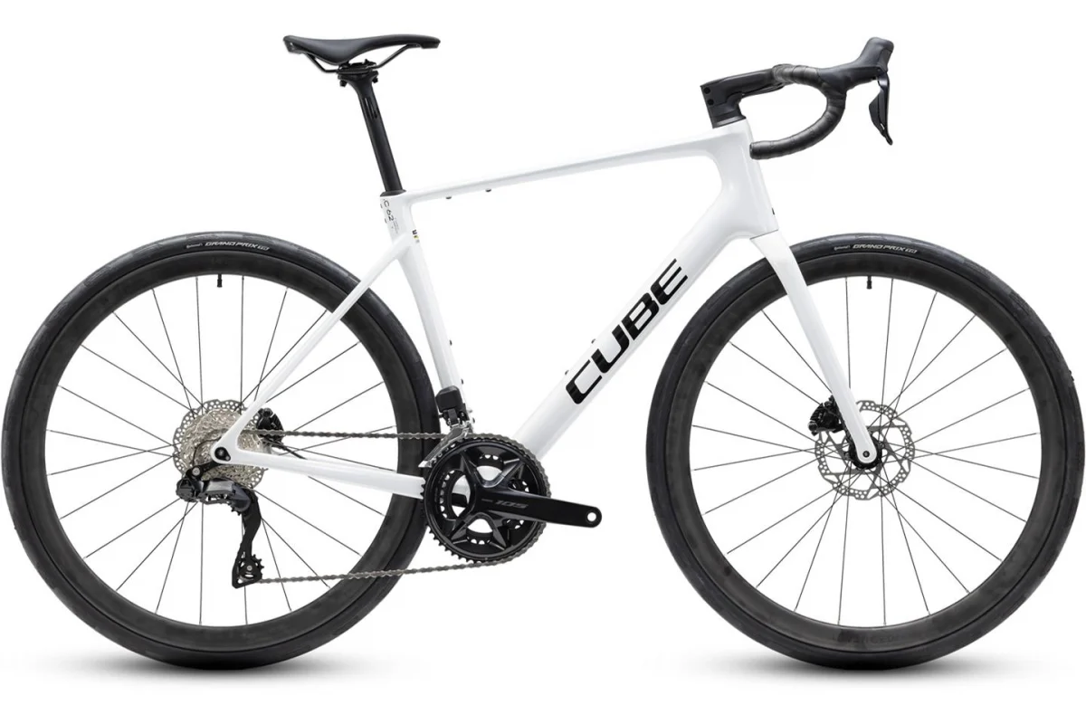 Cube Attain C:62 SLX 2027 2027, Seitenansicht