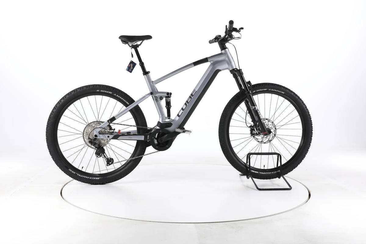Cube Stereo Hybrid 120 Race 2023, Seitenansicht