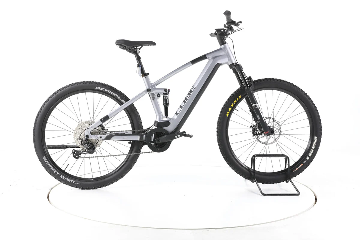 Cube Stereo Hybrid 120 Race 2023, Seitenansicht