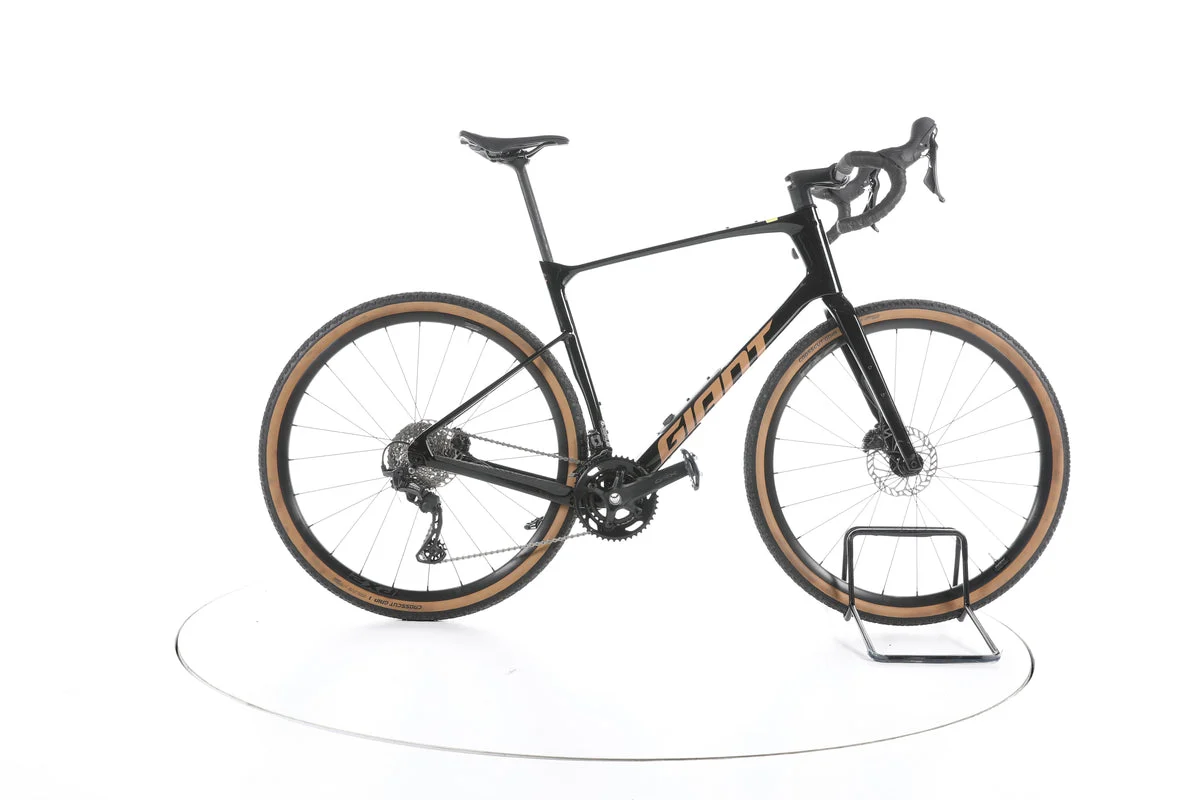 Giant Revolt Advanced 2 2025, Seitenansicht