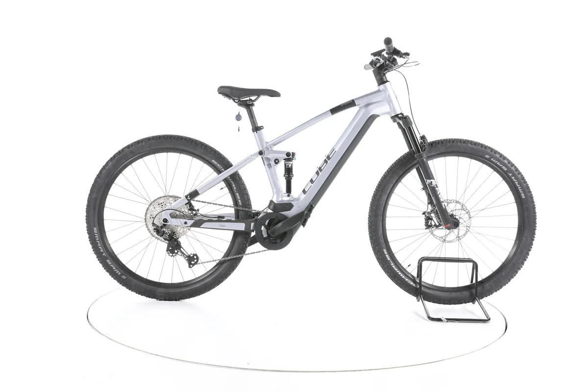 Cube Stereo Hybrid 120 RACE 2023, Seitenansicht