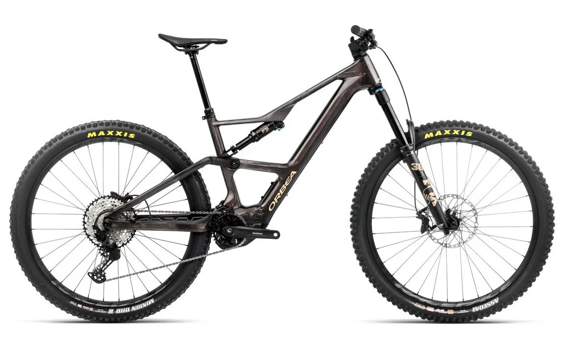 Orbea Rise LT M20 630Wh 630 Wh Fully Cosmic Carbon View, Seitenansicht