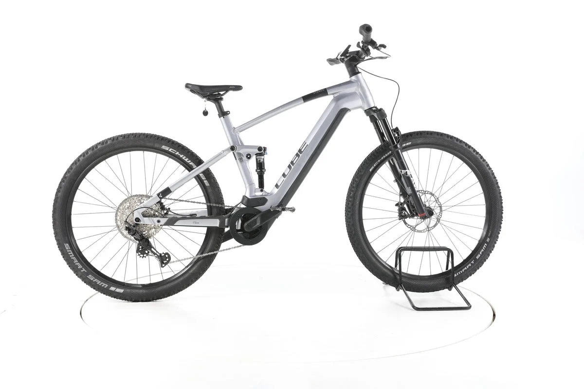 Cube Stereo Hybrid 120 Race 2023, Seitenansicht