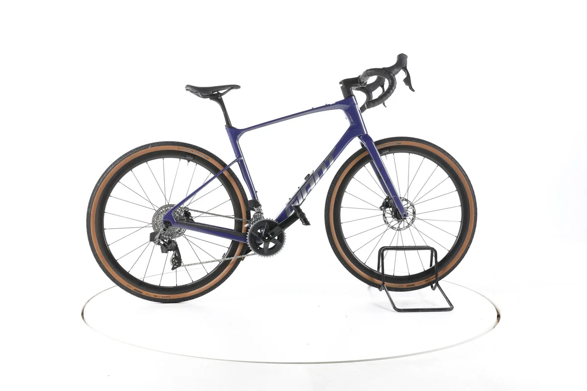 Giant Revolt Advanced Pro1 2024, Seitenansicht