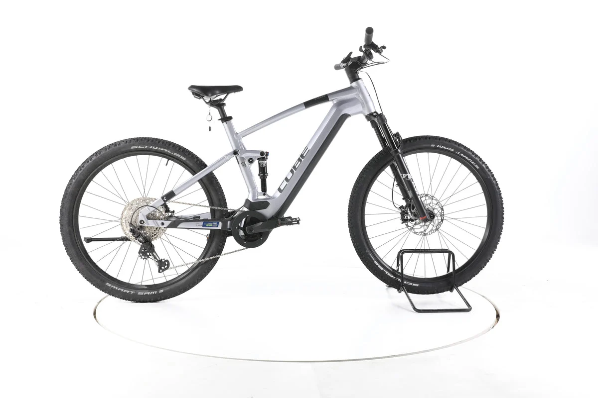 Cube Stereo Hybrid 120 Race 2023, Seitenansicht