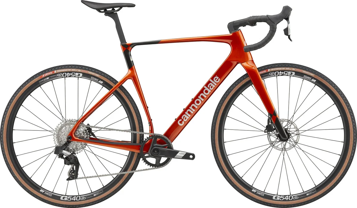Cannondale SuperX 4 AXS Fire 2026, Seitenansicht