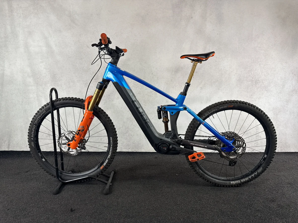 Cube Stereo Hybrid 160 HPC Actionteam 2023, Seitenansicht