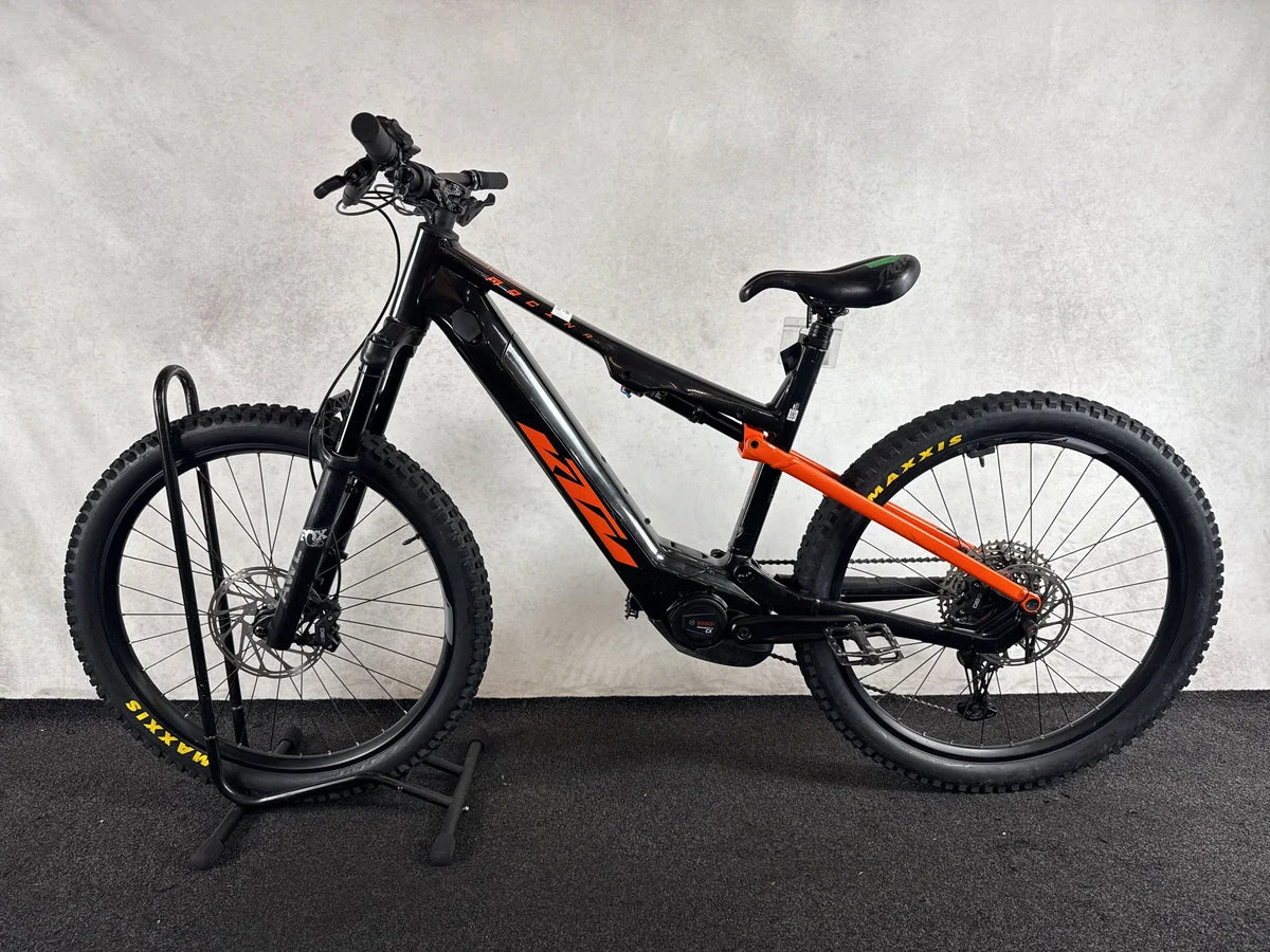 KTM Macina Lycan 771 2023, Seitenansicht