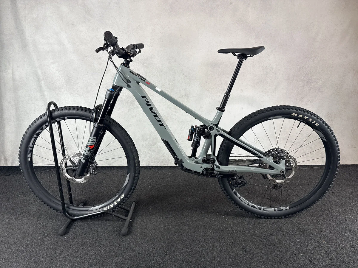 Pivot Shuttle SL Ride 2023, Seitenansicht