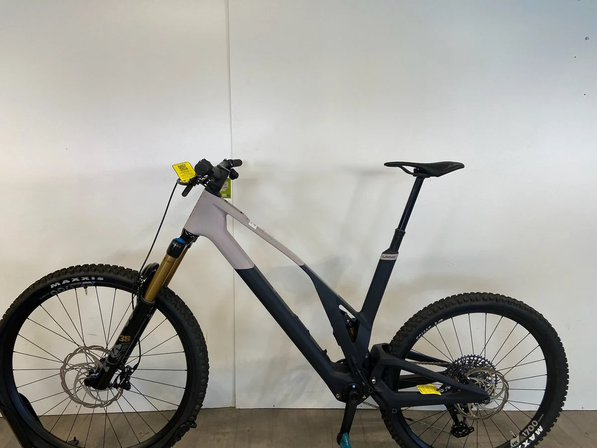 Unno IKKI RACE S3, Seitenansicht