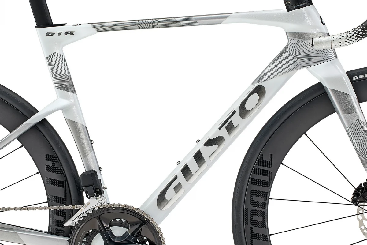 Gusto GTR Max 2026, Seitenansicht