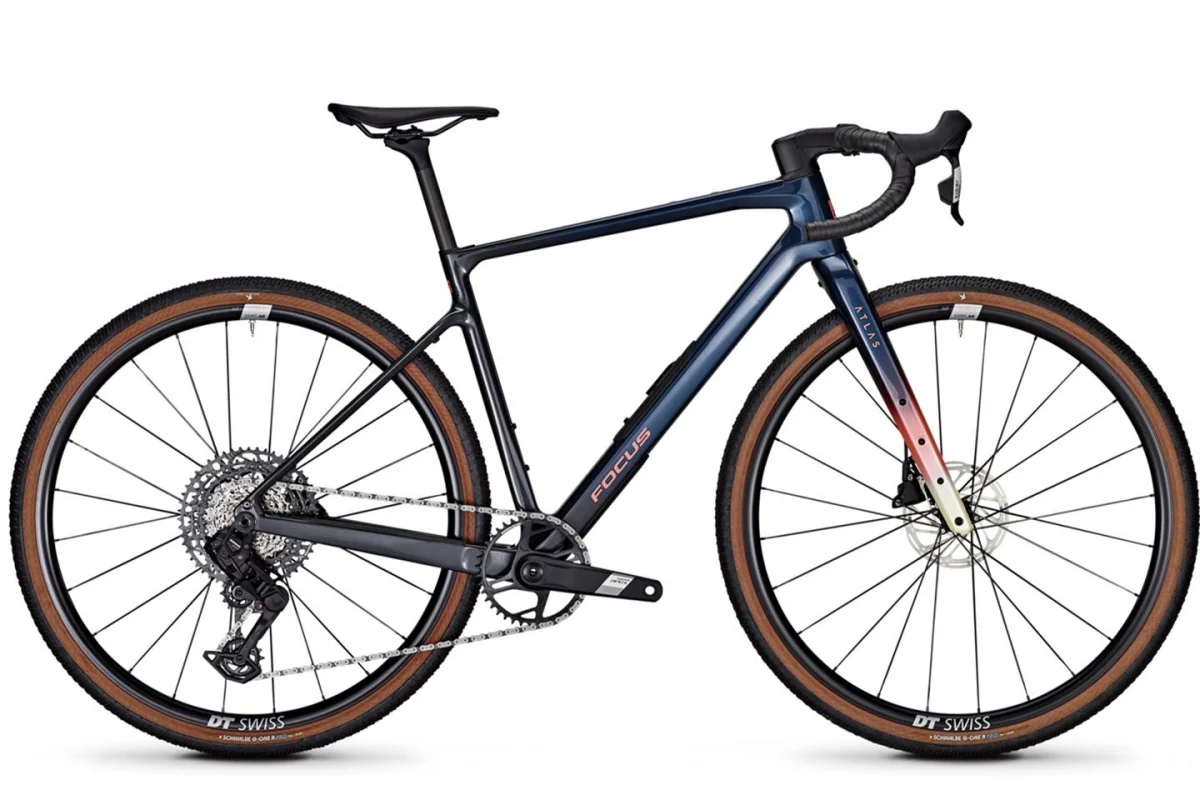 Focus Atlas 8.8 Apex Azur Diamond 2026-2027 2026, Seitenansicht