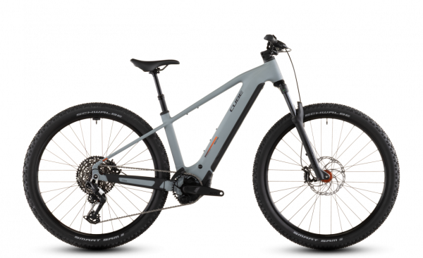 CUBE Reaction Hybrid Race 800
