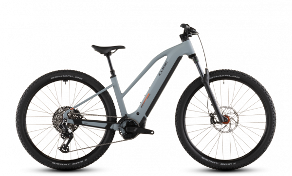 CUBE Reaction Hybrid Race 800